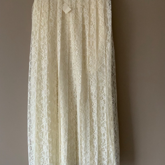 Ladies (new with tags) skirt with lace overlay - Picture 1 of 10